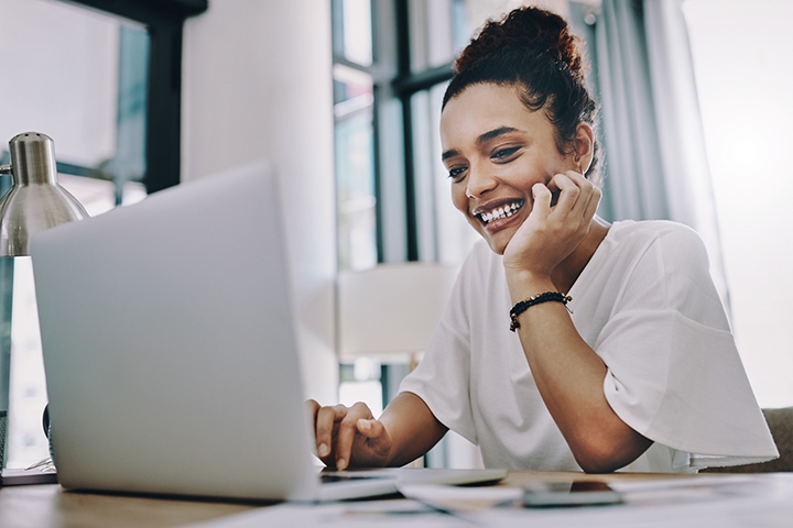 woman-using-laptop